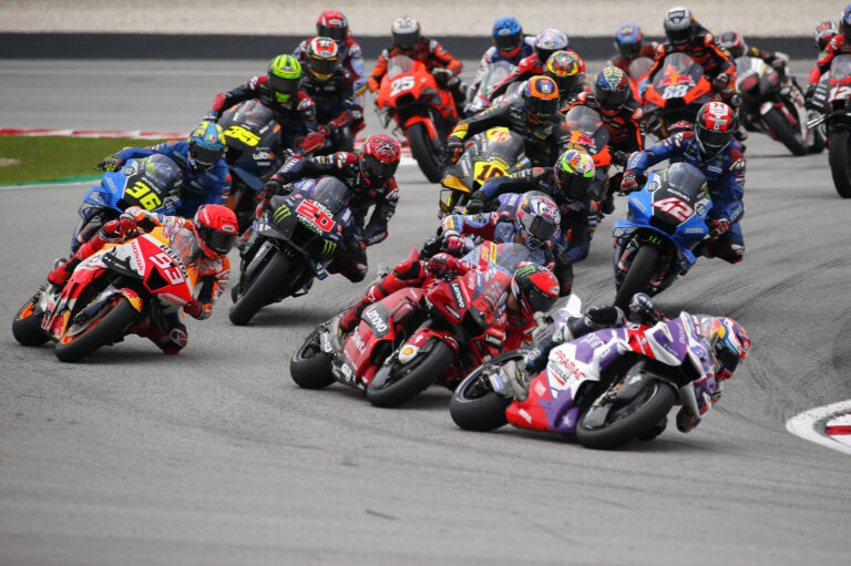 FILE PHOTO: MotoGP - Malaysian Grand Prix - Sepang International Circuit, Sepang, Malaysia - October 23, 2022 Pramac Racing's Jorge Martin, Ducati Lenovo's Francesco Bagnaia and Repsol Honda Team's Marc Marquez in action with riders during the race REUTERS/Hasnoor Hussain