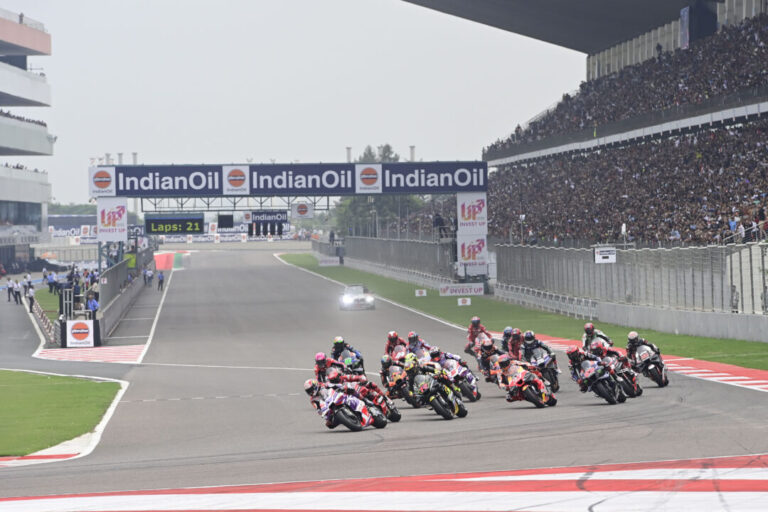Race startof the 2023 Indian Grand Prix // Gold & Goose (Red Bull Content Pool)